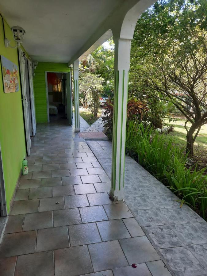 Le Jardin De Massieux Apartment Bouillante Exterior photo